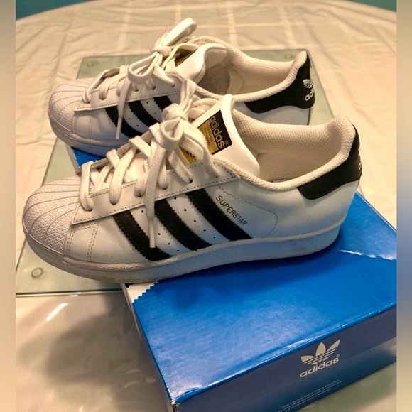Excellent Condition Adidas Superstar Shoes US size 4 - Picture 1 of 4
